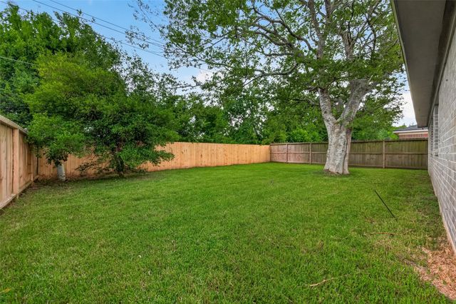 4718 Fairgreen Lane, Houston, TX 77048