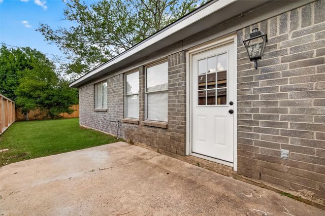 4718 Fairgreen Lane, Houston, TX 77048