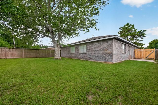 4718 Fairgreen Lane, Houston, TX 77048