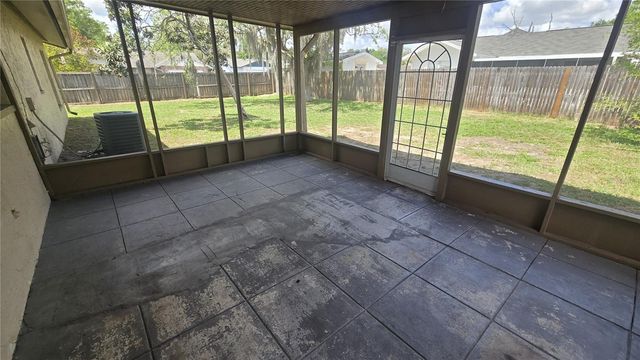 813 SENATE COURT, Tampa, FL 33613