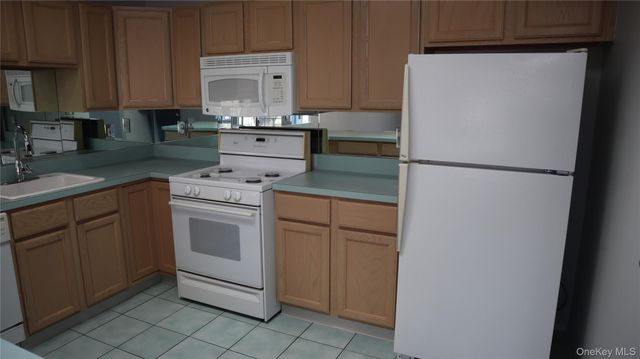 202 Gothic Circle, Manorville, NY 11949