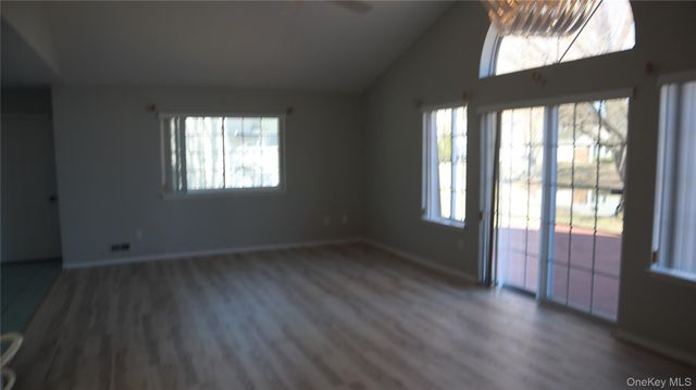 202 Gothic Circle, Manorville, NY 11949