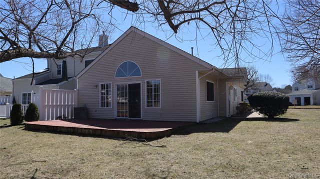 202 Gothic Circle, Manorville, NY 11949