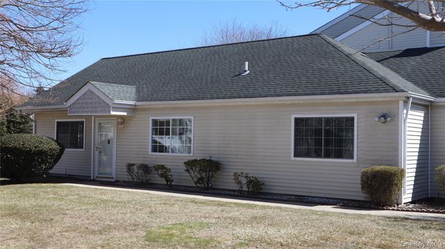 202 Gothic Circle, Manorville, NY 11949