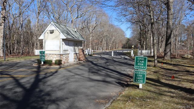 202 Gothic Circle, Manorville, NY 11949