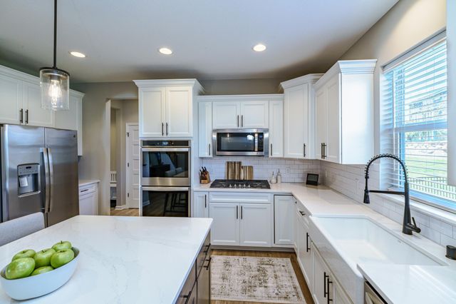 6810 157th Street, Savage, MN 55378