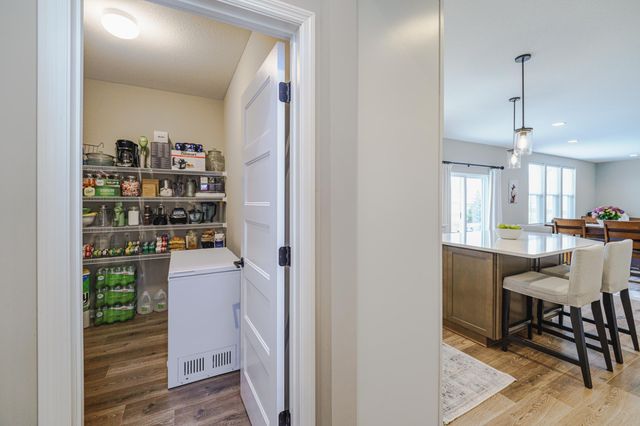 6810 157th Street, Savage, MN 55378