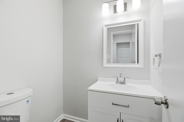 2006 HEADLANDS CIR, Reston, VA 20191