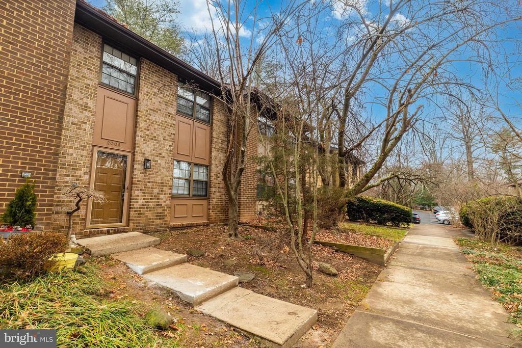 2006 HEADLANDS CIR, Reston, VA 20191