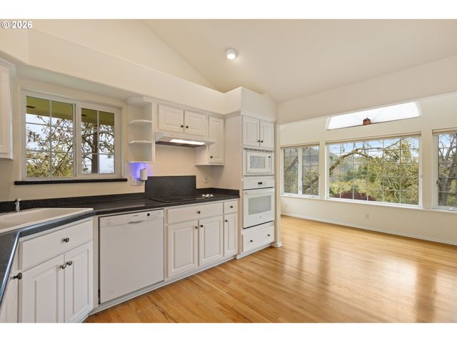 441 GEM Dr, Roseburg, OR 97471