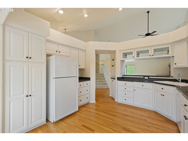 441 GEM Dr, Roseburg, OR 97471