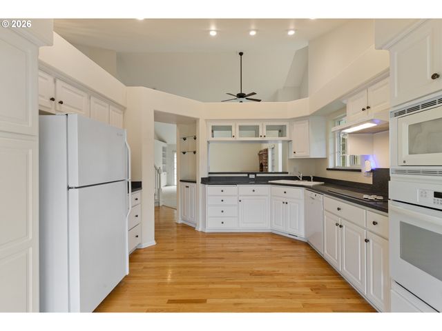 441 GEM Dr, Roseburg, OR 97471