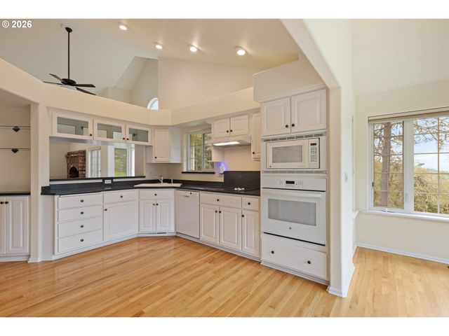 441 GEM Dr, Roseburg, OR 97471