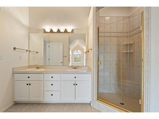 441 GEM Dr, Roseburg, OR 97471