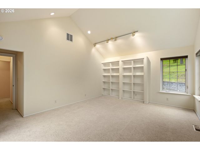 441 GEM Dr, Roseburg, OR 97471