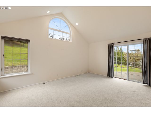 441 GEM Dr, Roseburg, OR 97471