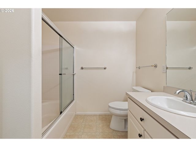 441 GEM Dr, Roseburg, OR 97471