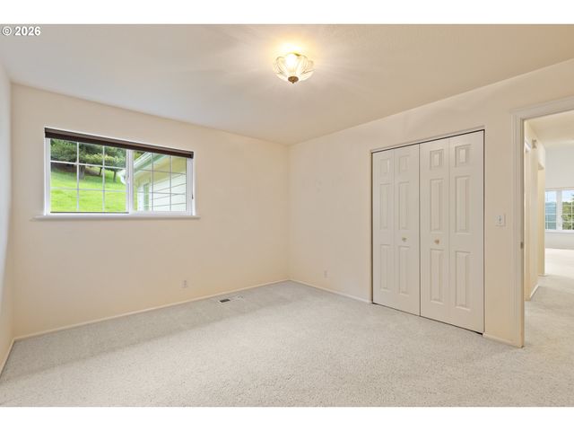 441 GEM Dr, Roseburg, OR 97471