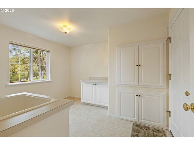 441 GEM Dr, Roseburg, OR 97471