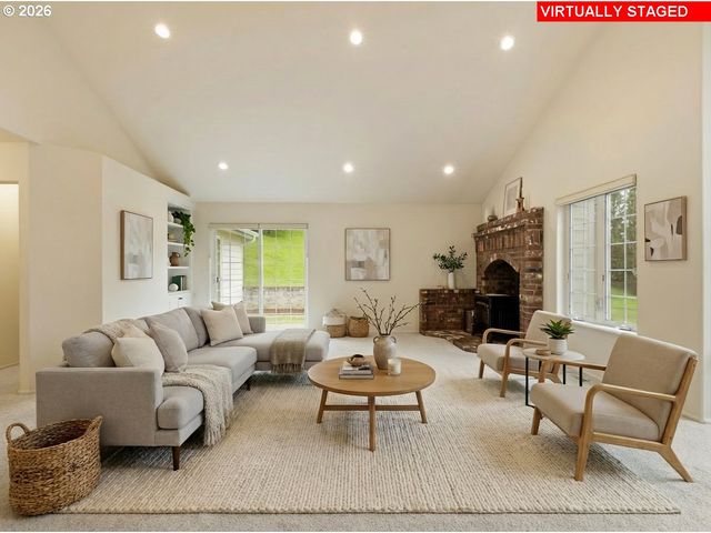 441 GEM Dr, Roseburg, OR 97471