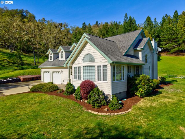 441 GEM Dr, Roseburg, OR 97471