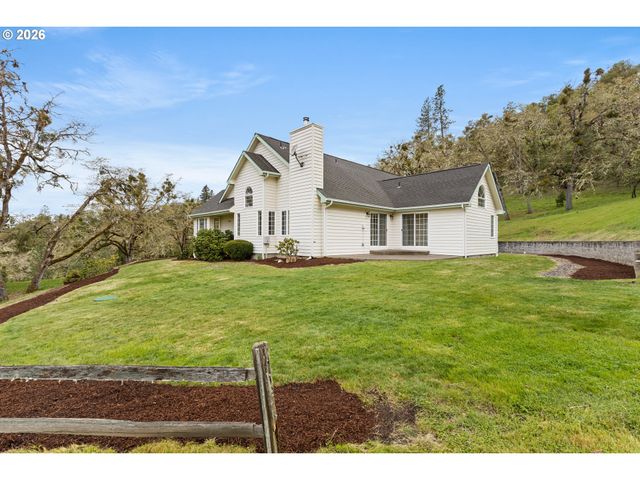 441 GEM Dr, Roseburg, OR 97471