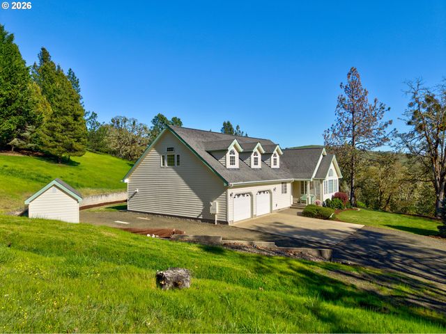 441 GEM Dr, Roseburg, OR 97471