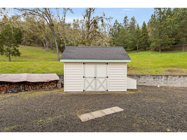 441 GEM Dr, Roseburg, OR 97471