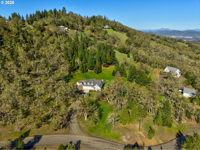 441 GEM Dr, Roseburg, OR 97471