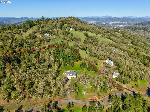 441 GEM Dr, Roseburg, OR 97471