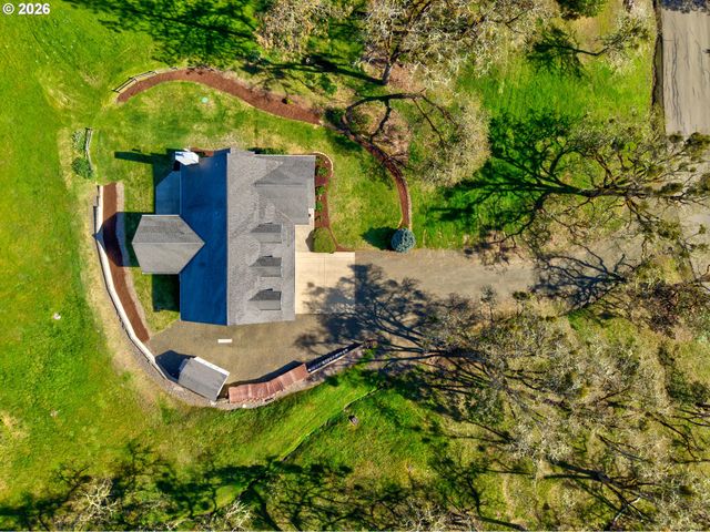 441 GEM Dr, Roseburg, OR 97471