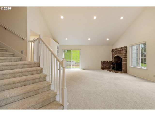 441 GEM Dr, Roseburg, OR 97471