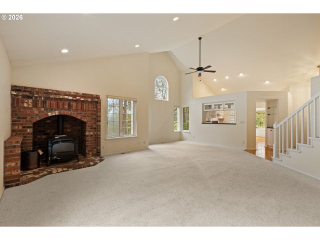 441 GEM Dr, Roseburg, OR 97471