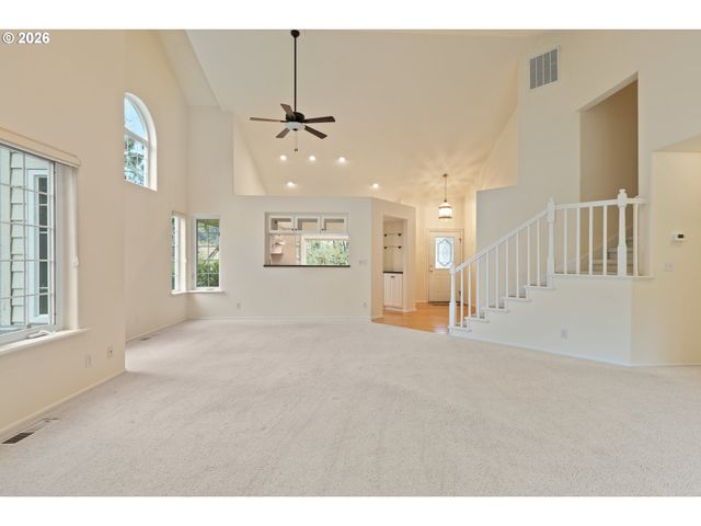 441 GEM Dr, Roseburg, OR 97471