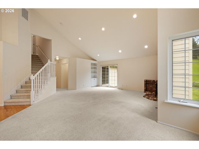 441 GEM Dr, Roseburg, OR 97471