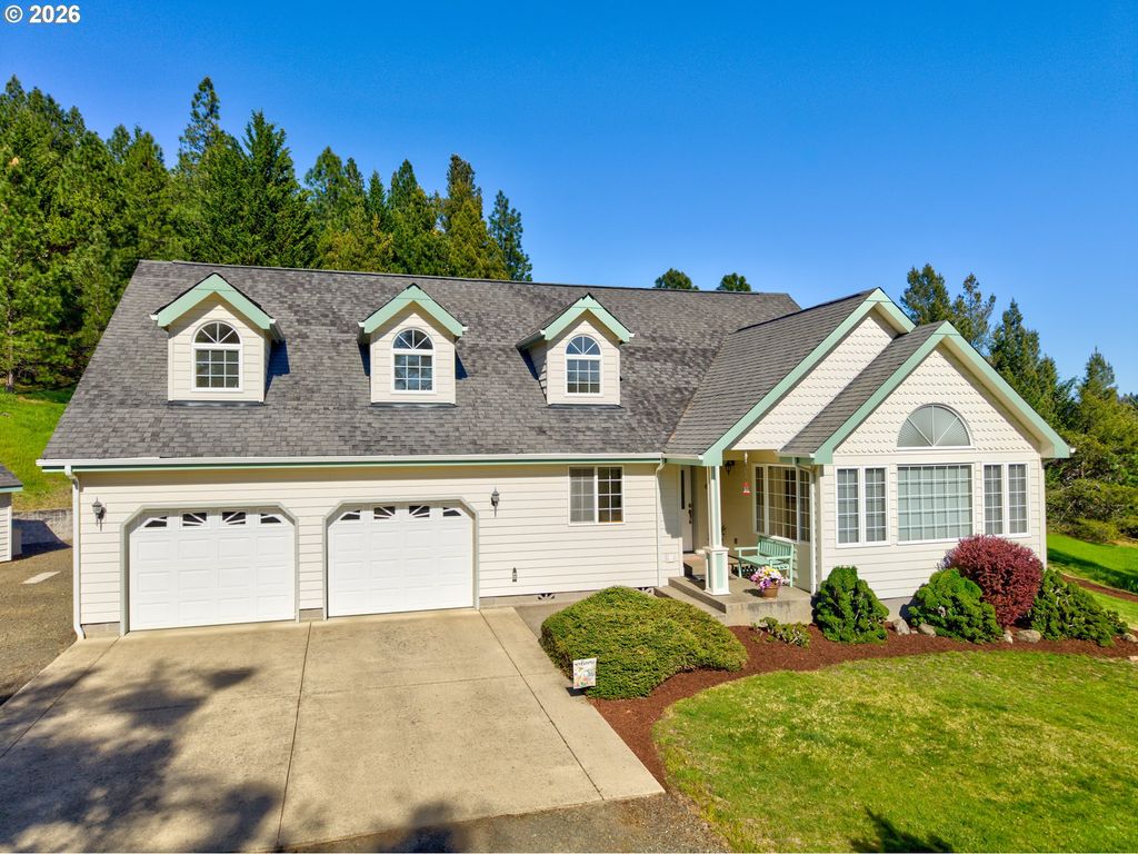 441 GEM Dr, Roseburg, OR 97471