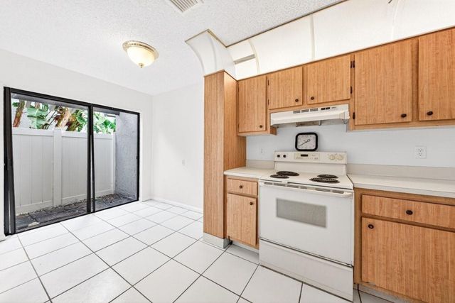 2643 NW 42nd Avenue, Coconut Creek, FL 33066