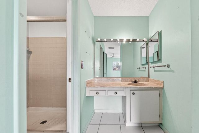 2643 NW 42nd Avenue, Coconut Creek, FL 33066