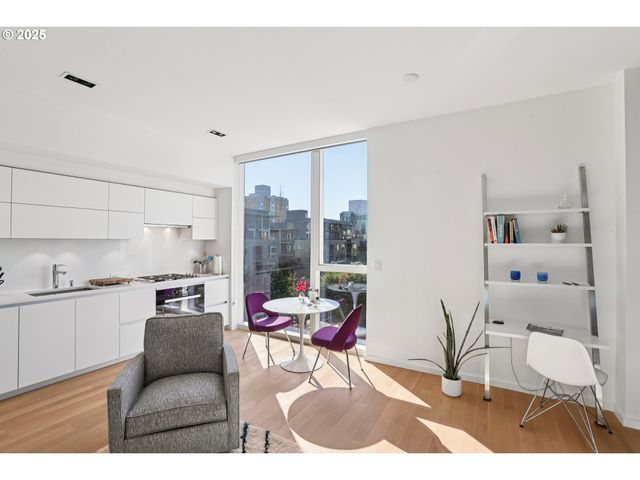 1075 Nw NORTHRUP St 419, Portland, OR 97209
