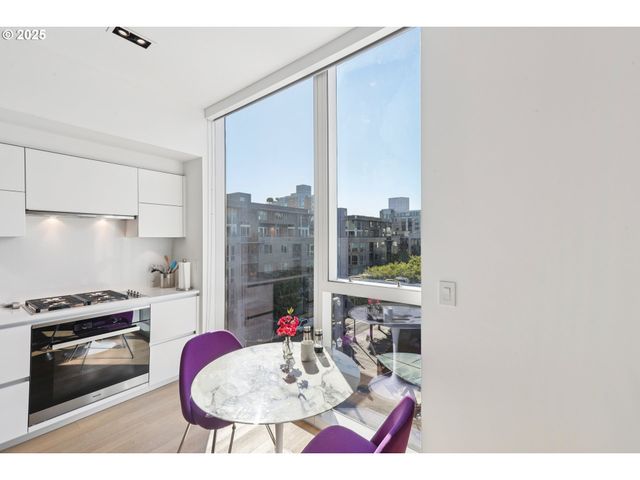 1075 Nw NORTHRUP St 419, Portland, OR 97209