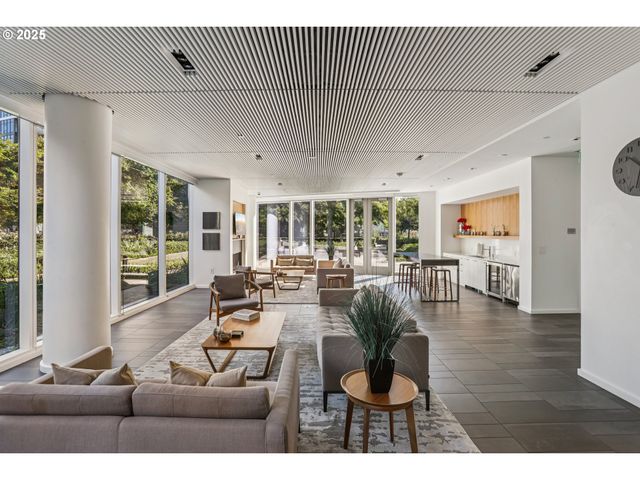 1075 Nw NORTHRUP St 419, Portland, OR 97209