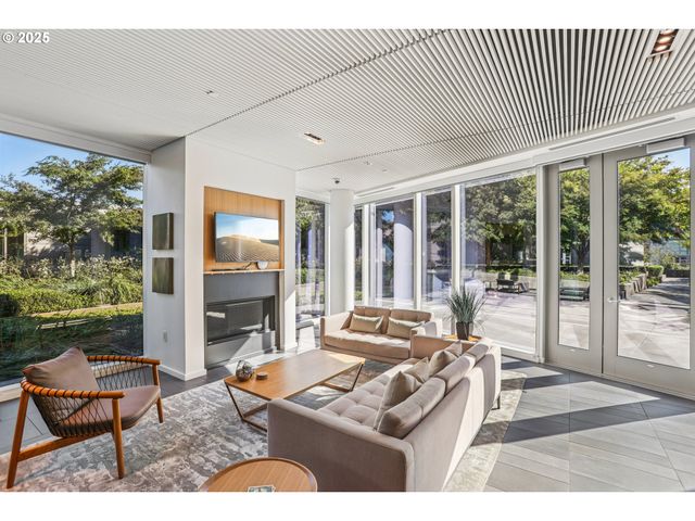 1075 Nw NORTHRUP St 419, Portland, OR 97209