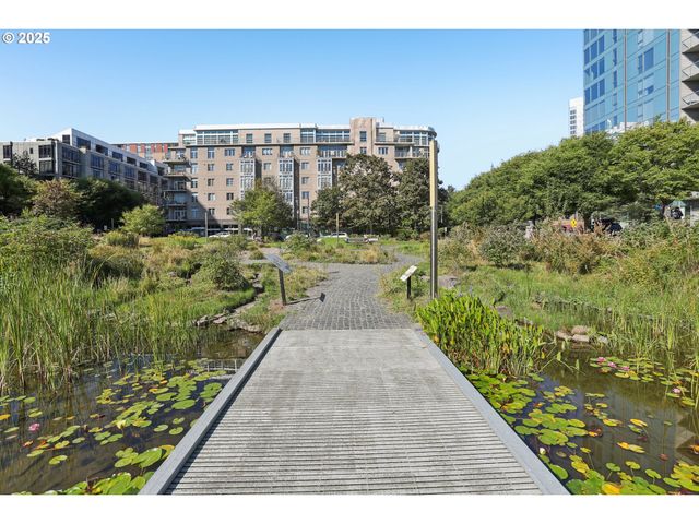 1075 Nw NORTHRUP St 419, Portland, OR 97209