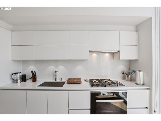 1075 Nw NORTHRUP St 419, Portland, OR 97209