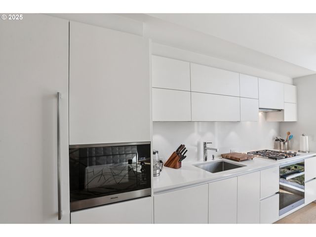 1075 Nw NORTHRUP St 419, Portland, OR 97209