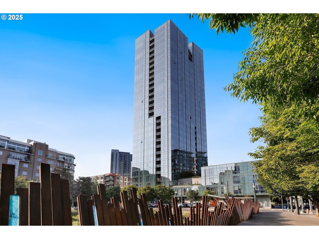 1075 Nw NORTHRUP St 419, Portland, OR 97209