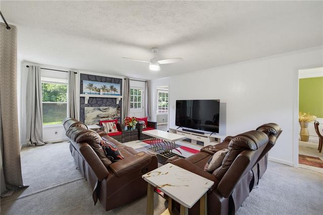 563 Presidential Drive, Dallas, GA 30157