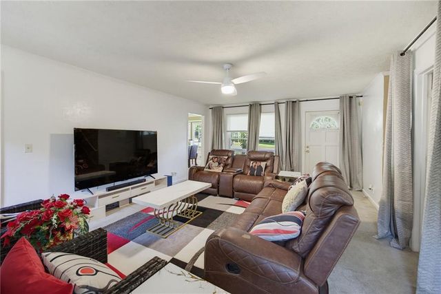 563 Presidential Drive, Dallas, GA 30157
