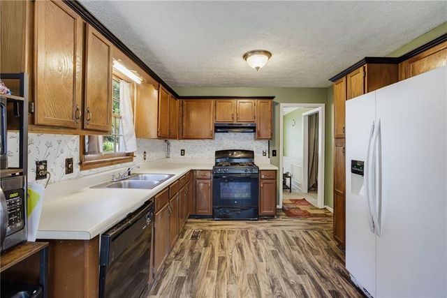 563 Presidential Drive, Dallas, GA 30157