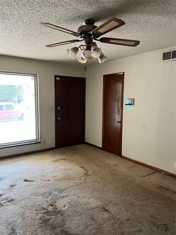 10217 N McKinley Avenue, Oklahoma City, OK 73114